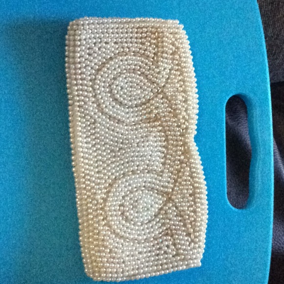 Beautiful Vintage La Regale Pearl Clutch - Picture 1 of 3
